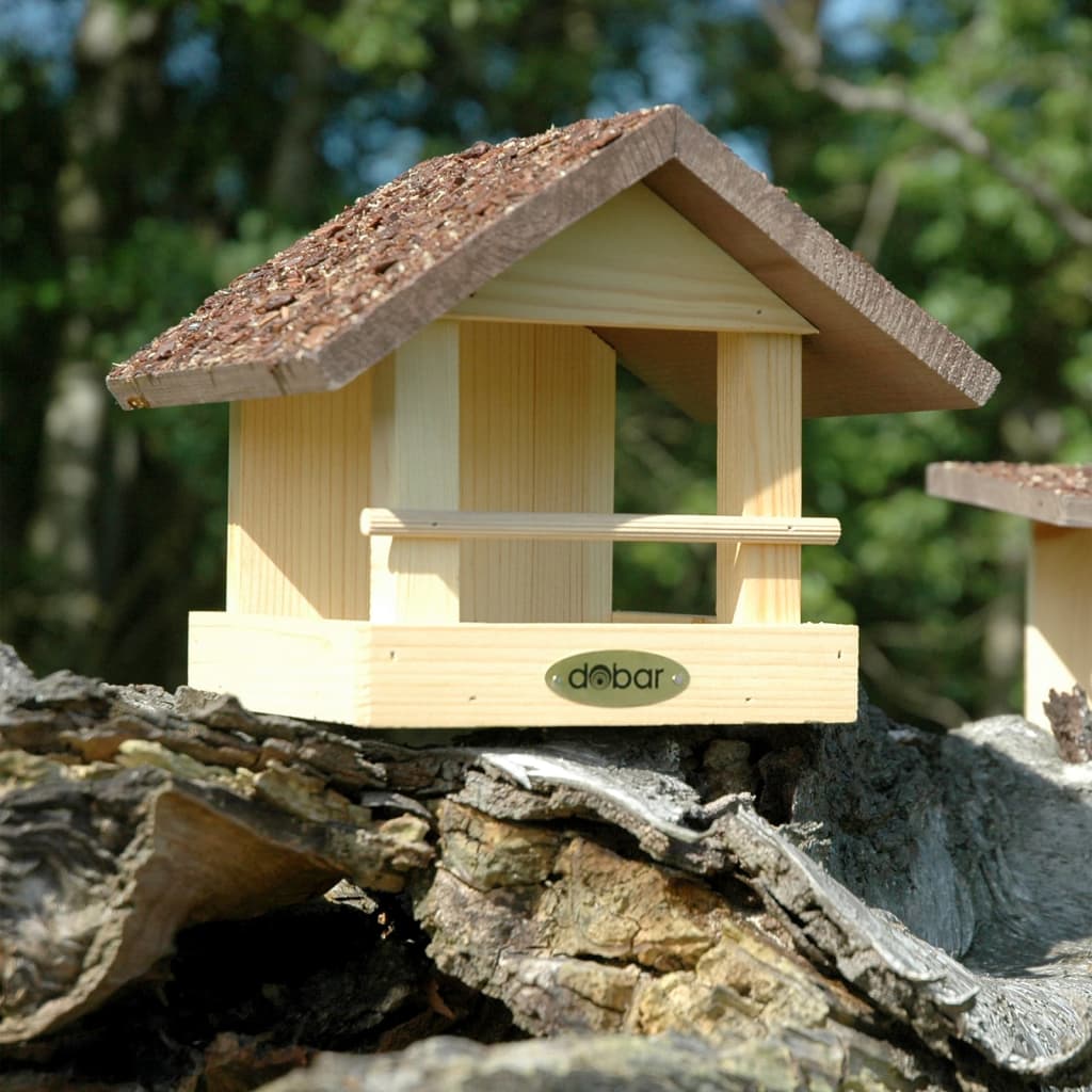 dobar fuglehus med barktag naturfarve og brun