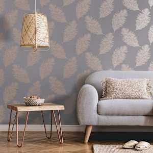 DUTCH WALLCOVERINGS Behang Fawning Feather grijs en ros&eacute;goudkleurig