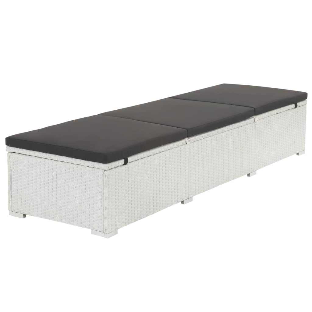 vidaXL fehér polyrattan napozóágy párnával