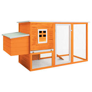 Zunanji kokošnjak s kletko za jajca iz lesa