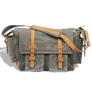 Axelv&auml;ska i tyg och &auml;kta l&auml;der olivgr&ouml;n