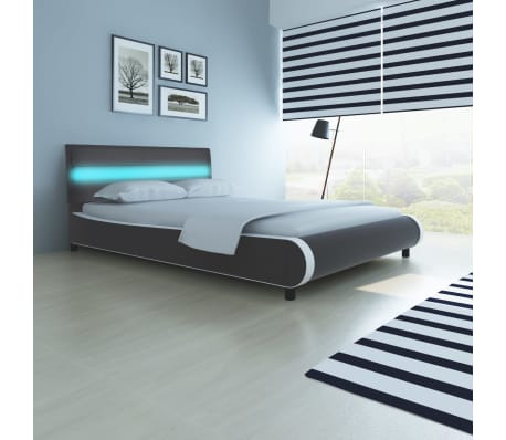 vidaXL Bed met matras + LED-verlichting in hoofdeinde 140 cm ... vidaXL Bed met matras + LED-verlichting in hoofdeinde 140 cm ...