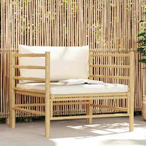 Vrtni kavč s kremno belimi blazinami bambus