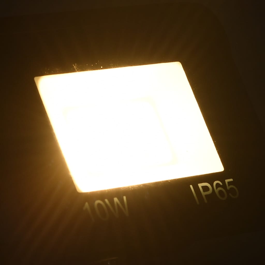 2 db meleg fehér fényű LED-es reflektor 10 W 