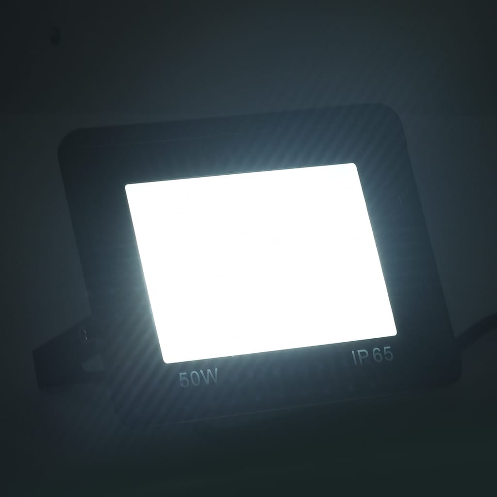 2 db hideg fehér fényű LED-es reflektor 50 W 