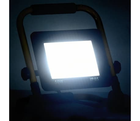vidaXL LED reflektor s rukojet&iacute; 50 W studen&eacute; b&iacute;l&eacute; světlo