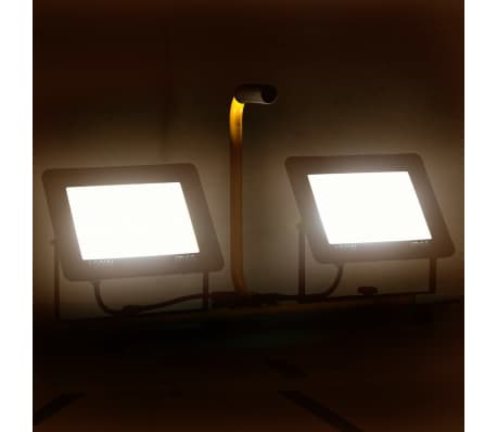 vidaXL LED reflektor s rukojetí 2 x 100 W teplé bílé světlo