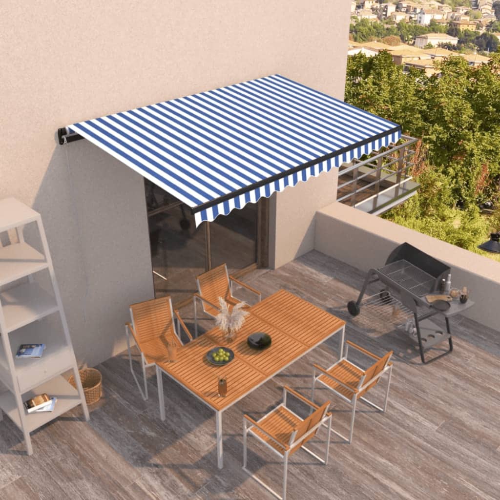 vidaXL Copertină retractabilă manual, albastru și alb, 450x350 cm