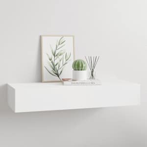 Nástěnná police se zásuvkou bílá 60 x 23,5 x 10 cm MDF - obrázek 1
