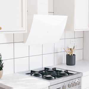 Kuhinjska napa 60 cm jeklo in kaljeno steklo bela