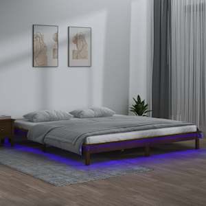 Rám postele s LED světlem medově hnědý 200x200 cm masivní dřevo - obrázek 1