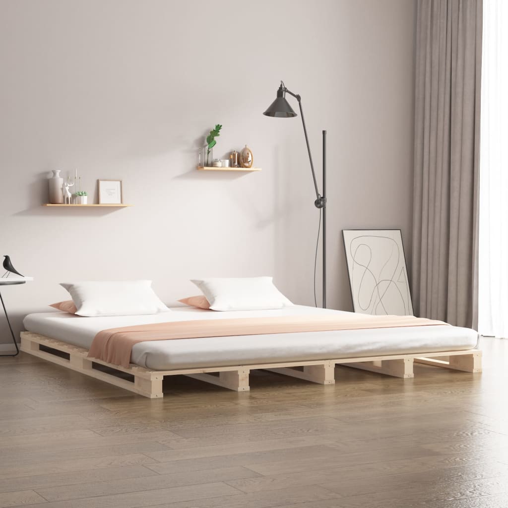 Palleseng 140x190 cm i massivt fyrretræ - lav sengeramme