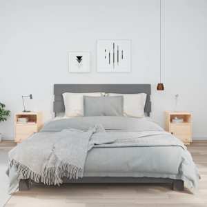 Nočna omarica 2 kosa 40x34x55 cm trdna borovina