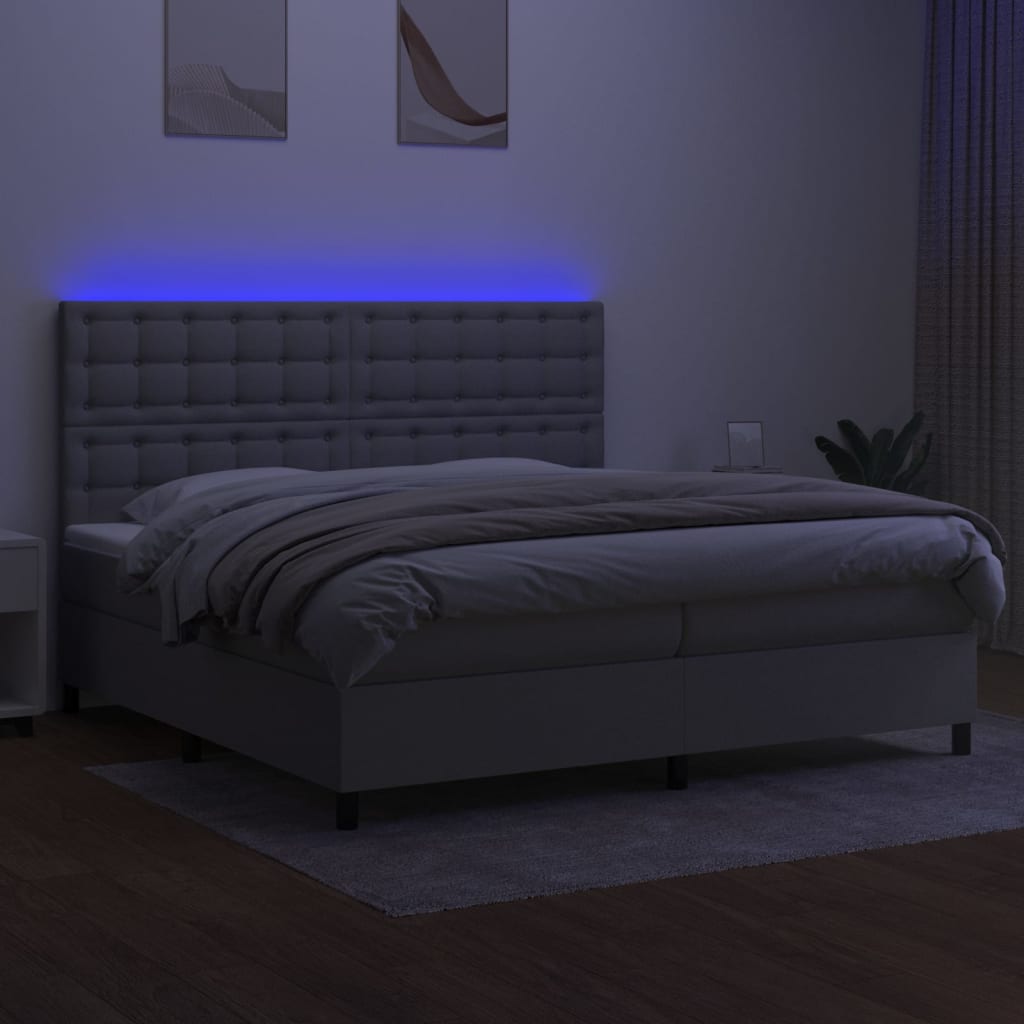 Világosszürke szövet rugós és LED-es ágy matraccal 200x200 cm 
