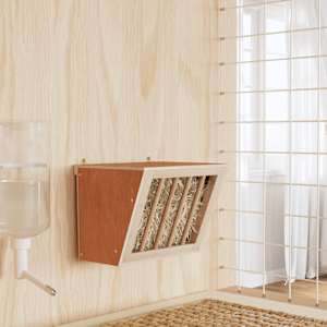 Krmilnik za seno za zajce 25x18,5x20,5 cm iz trdnega lesa jelke