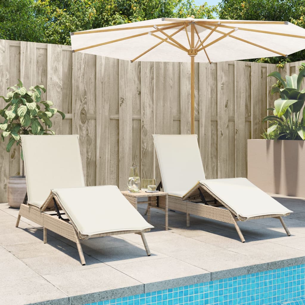 vidaXL Sonnenliegen 2 Stk. mit Tisch Beige Poly Rattan