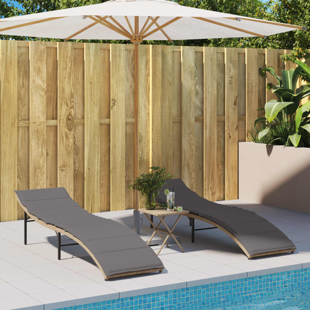 vidaXL Sonnenliegen 2 Stk. mit Auflagen Beige Poly Rattan