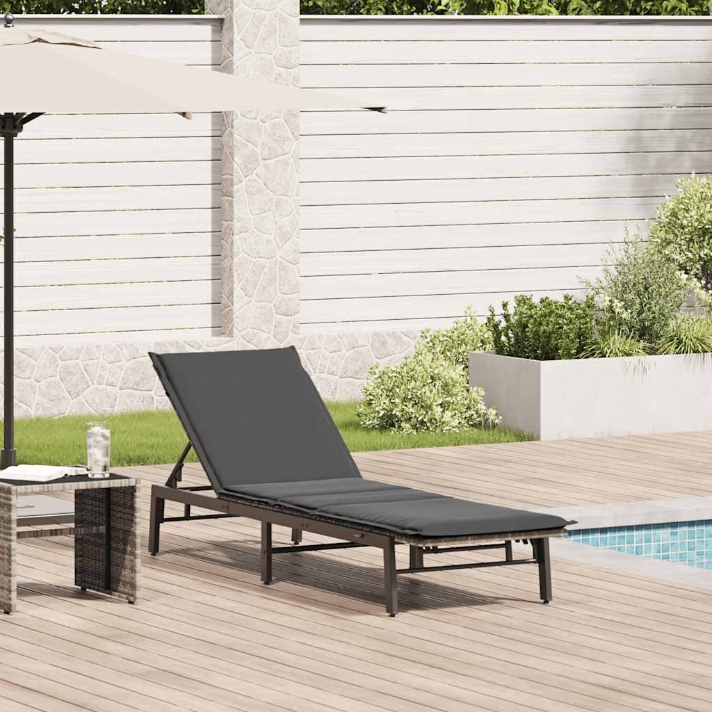 vidaXL Sonnenliege mit Auflage Hellgrau Poly Rattan