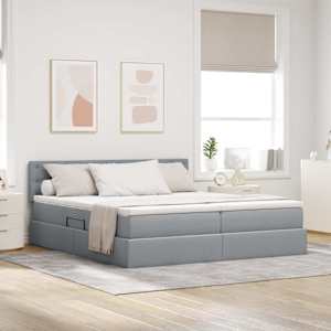 Postel s LED pásovými světly Světle šedá 200 x 200 cm textil - obrázek 1