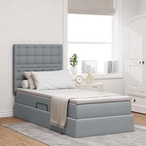 Postelja z dodatnim prostorom za shranjevanje in vzmetnico