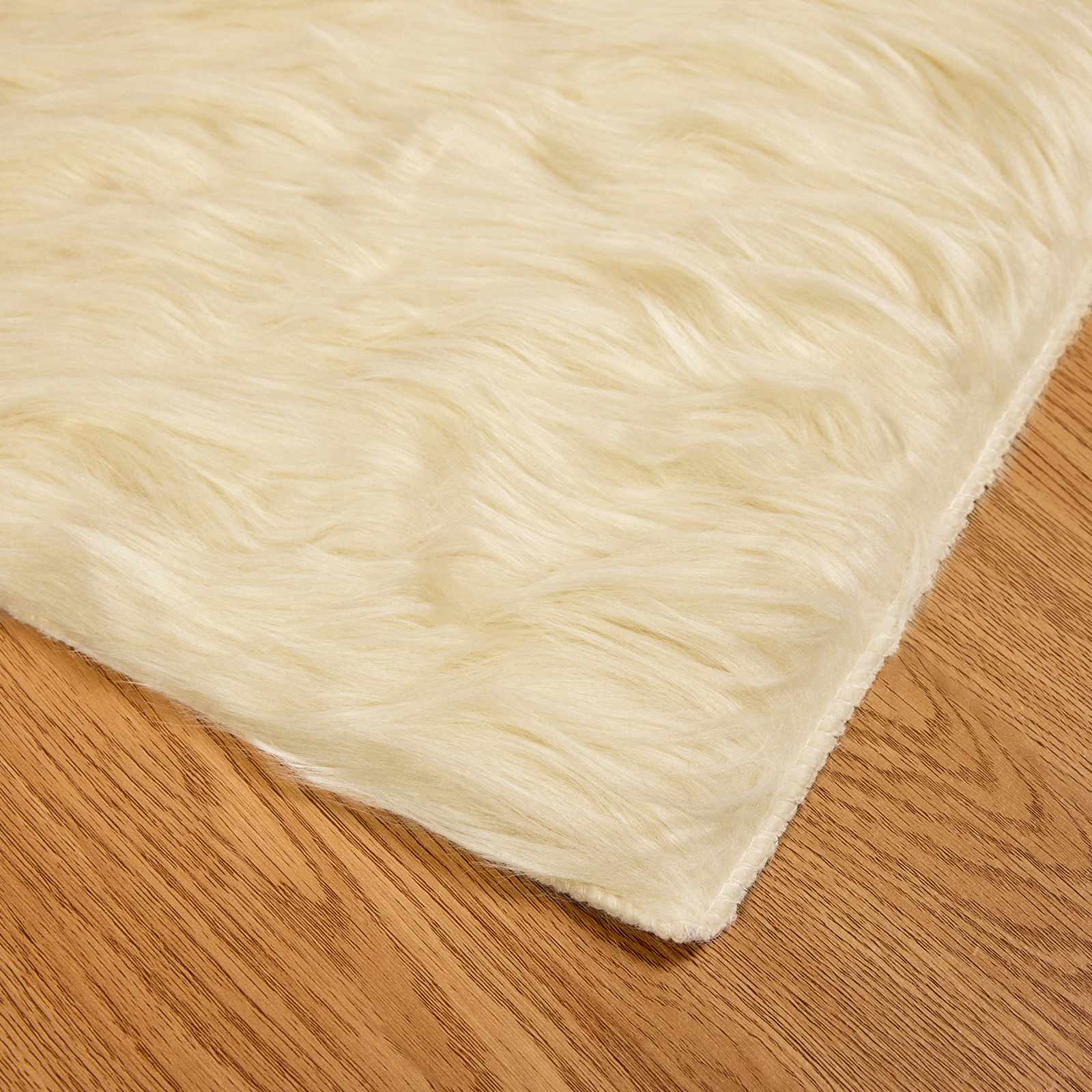 Faux Lambanaha Vaip Tafalla cream 160 x 230 cm Polüester 7 Kõik vajalik sinu aeda ja koju! Faux Lambanaha Vaip Tafalla cream 160 x 230 cm Polüester - Image 7