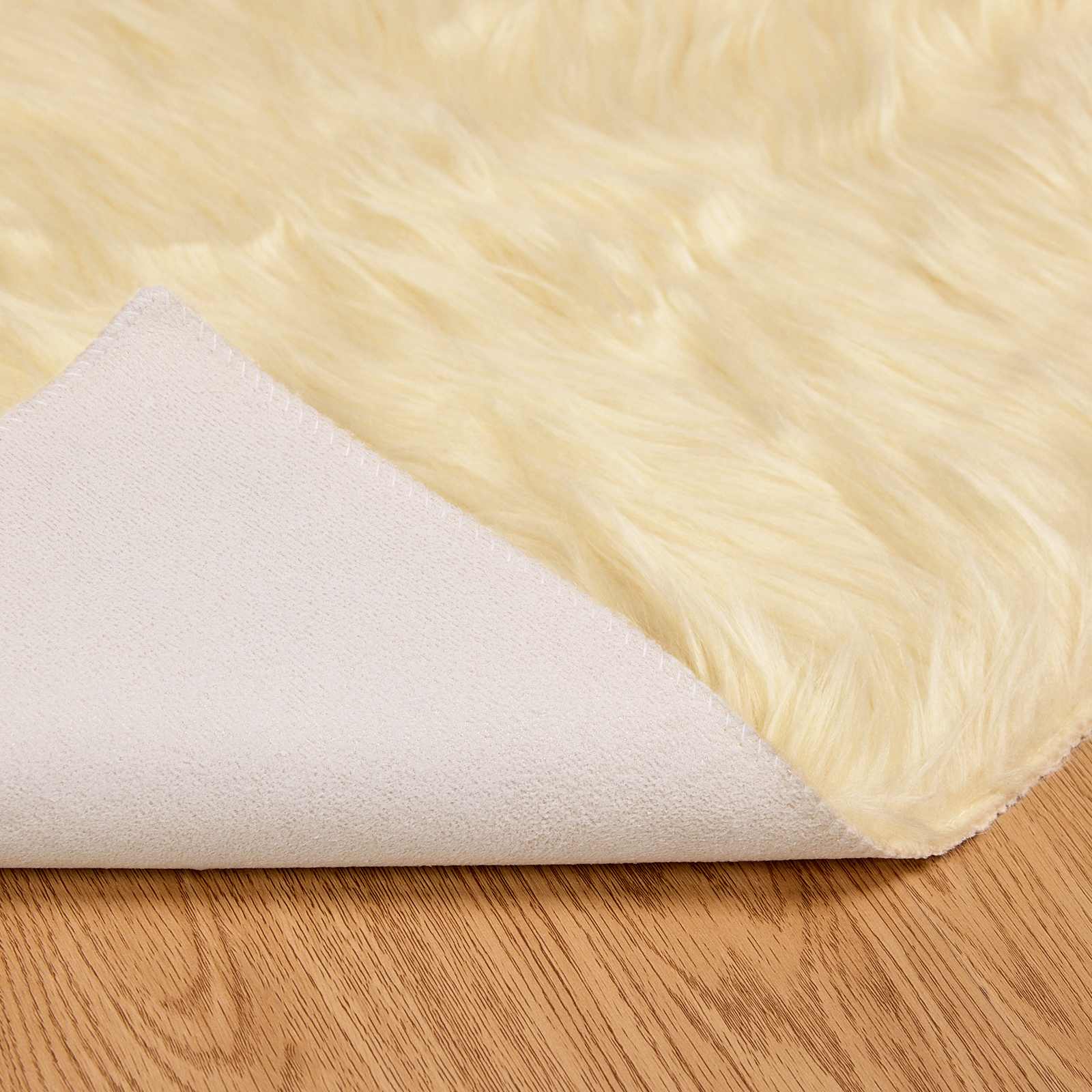 Faux Lambanaha Vaip Tafalla cream 200 x 200 cm Polüester 8 Kõik vajalik sinu aeda ja koju! Faux Lambanaha Vaip Tafalla cream 200 x 200 cm Polüester - Image 8