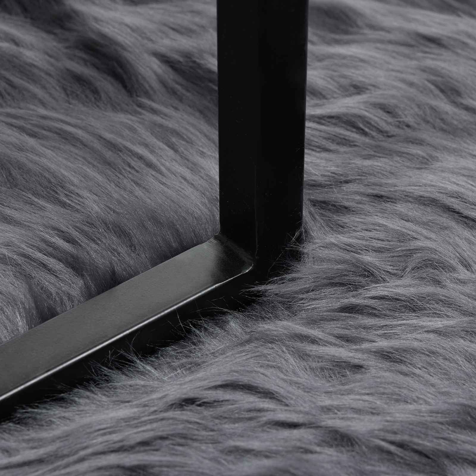 Faux Lambanaha Vaip Tafalla Antratsiit 240 x 340 cm Polüester 5 Kõik vajalik sinu aeda ja koju! Faux Lambanaha Vaip Tafalla Antratsiit 240 x 340 cm Polüester - Image 5