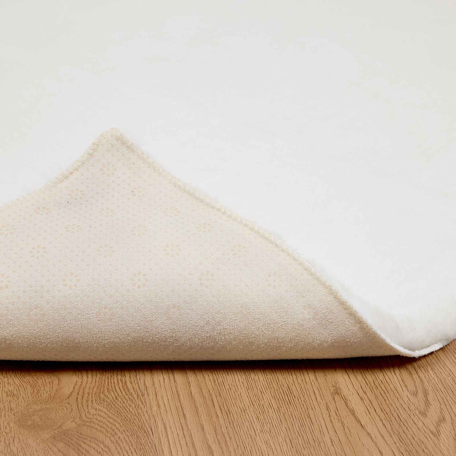 Kunstlik Küüliku Karv Mat Olite Valge 240 x 240 cm Polüester 8 Kõik vajalik sinu aeda ja koju! Kunstlik Küüliku Karv Mat Olite Valge 240 x 240 cm Polüester - Image 8