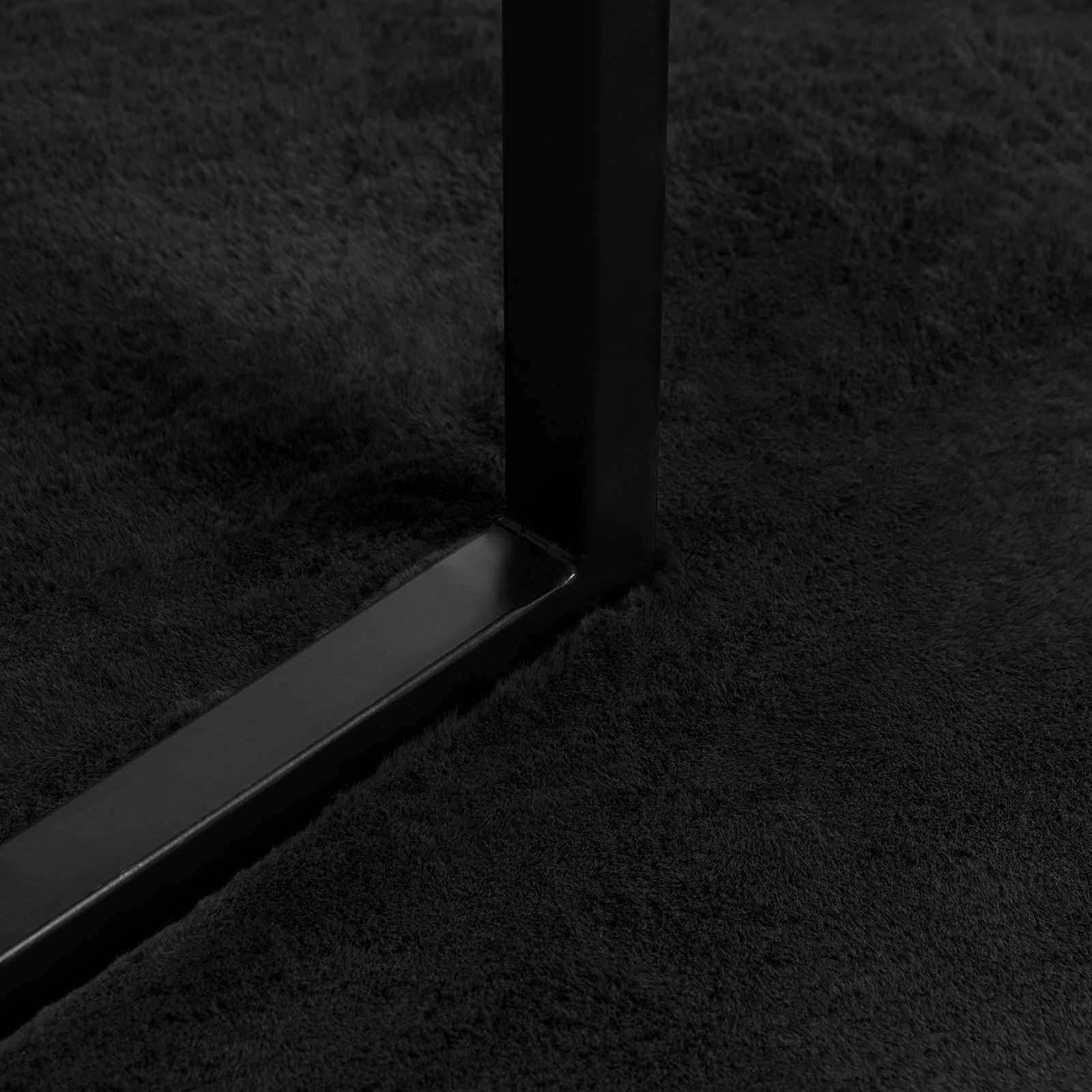 Kunstlik Küüliku Karv Mat Olite Must 80 x 200 cm Polüester 6 Kõik vajalik sinu aeda ja koju! Kunstlik Küüliku Karv Mat Olite Must 80 x 200 cm Polüester - Image 6